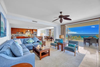 Comfortable coastal-style living room with flat-screen TV and direct lanai access. HKH-550