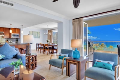 Spacious open-concept floor plan connects the kitchen, dining, and living areas. HKH-550