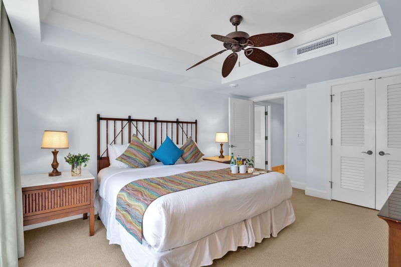 Flexible layout with one king or two twin beds - ideal for families or friends.
