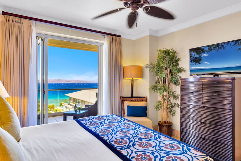 The guest bedroom also features lanai access and ocean views