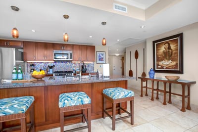 Cook, dine, and entertain in this beautifully upgraded island-style kitchen HKK-201
