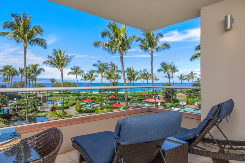 Luxury furnishings meet timeless views—what more could you want? HKK-201