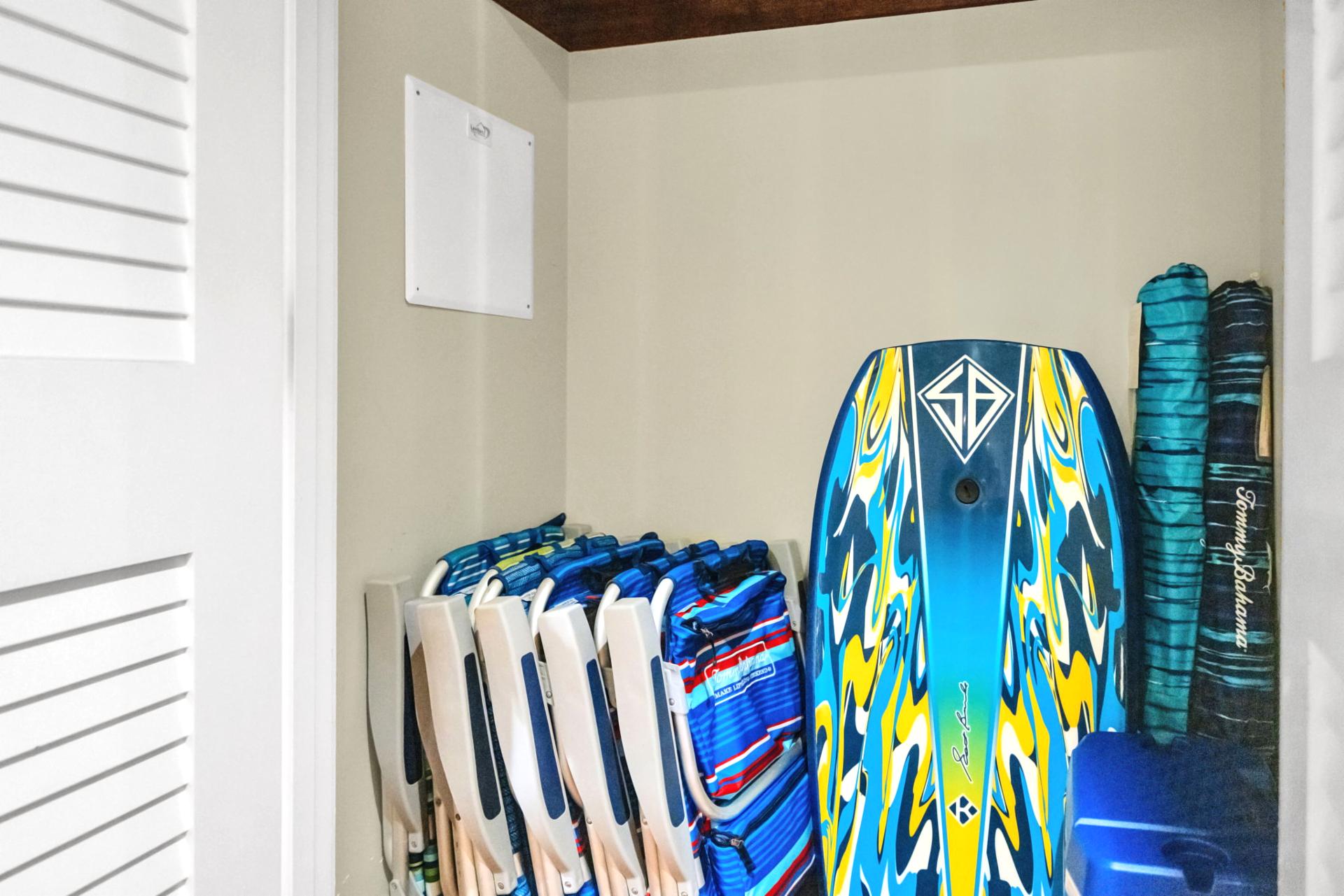 The home has everything you need to enjoy your vacation, such as umbrellas, chairs and a cooler