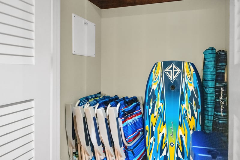 The home has everything you need to enjoy your vacation, such as umbrellas, chairs and a cooler