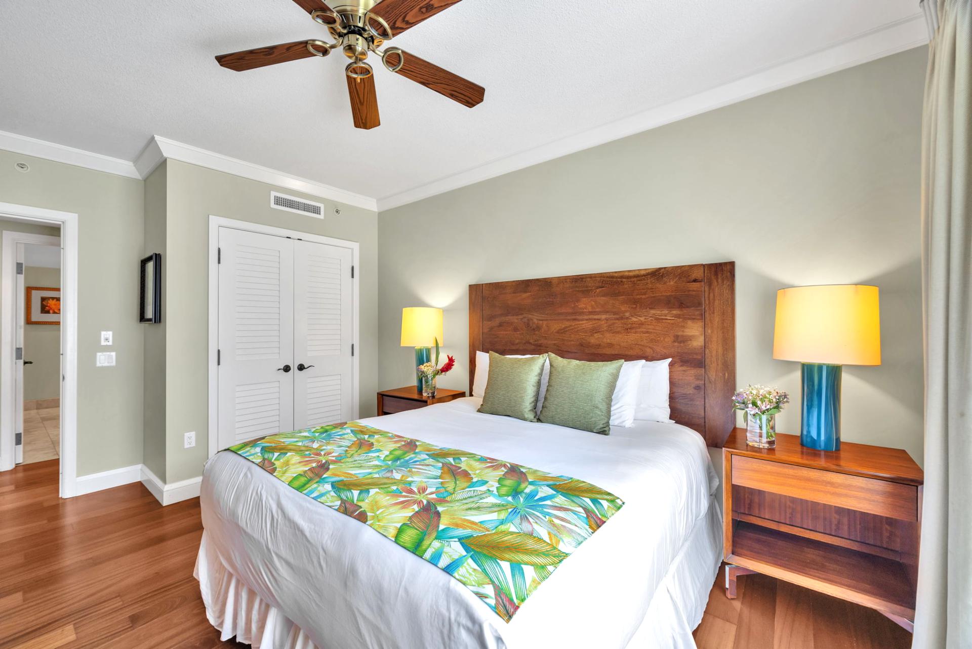Guest bedroom with tropical accents and ample space