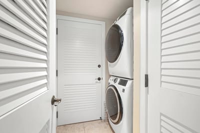 Your own in-unit laundry makes beach clean up easy