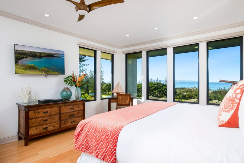Rise with the sun in this airy suite where ocean views greet you through grand windows like nature’s own morning show