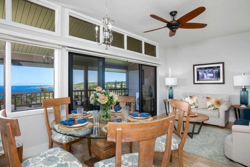 The open floor plan allows you to chat with friends and family when enjoying meals!
