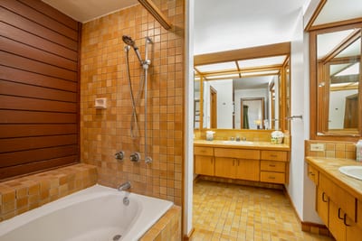 Surround yourself in soft tones and natural textures—this bath offers a quiet retreat all its own KRV-514
