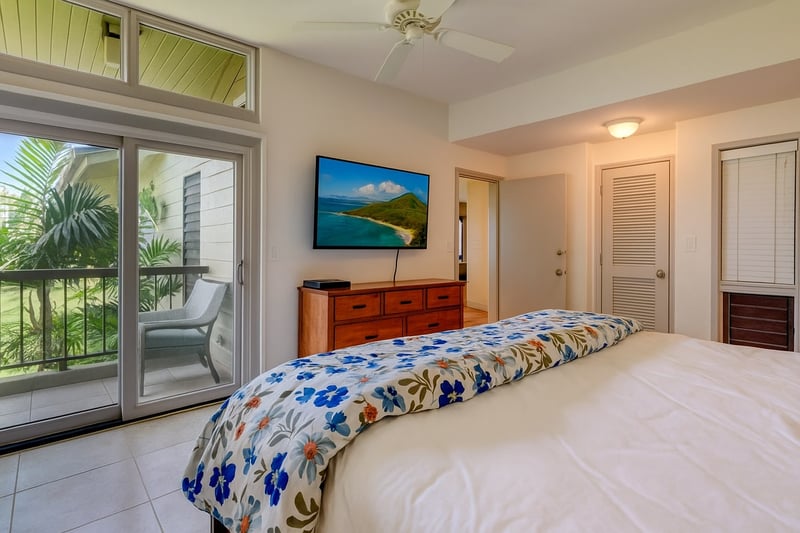Wake up in a coastal daydream where sea-kissed breezes sneak through sliding doors to greet you with morning sunshine KRV-722