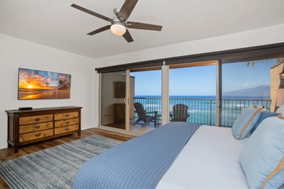 This dreamy suite pairs coastal calm with plush textures and a private lanai that whispers ocean serenity