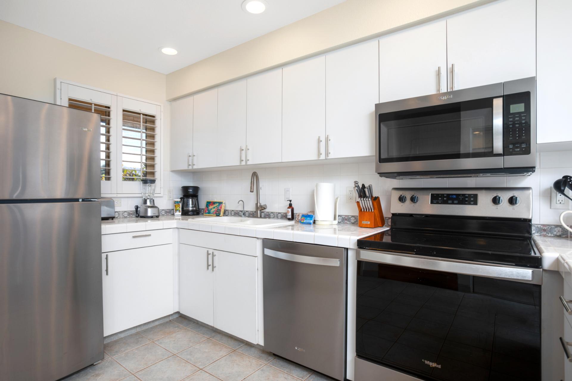 With sleek lines and ocean views just steps away, this kitchen blends breezy chic with a dash of delicious intent   