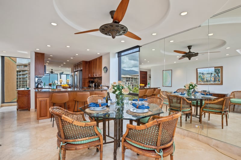 Dine together in a space that’s both elegant and island-casual MAH-719