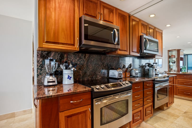 Stocked with all the necessary utensils and designed for effortless vacation cooking MAH-719