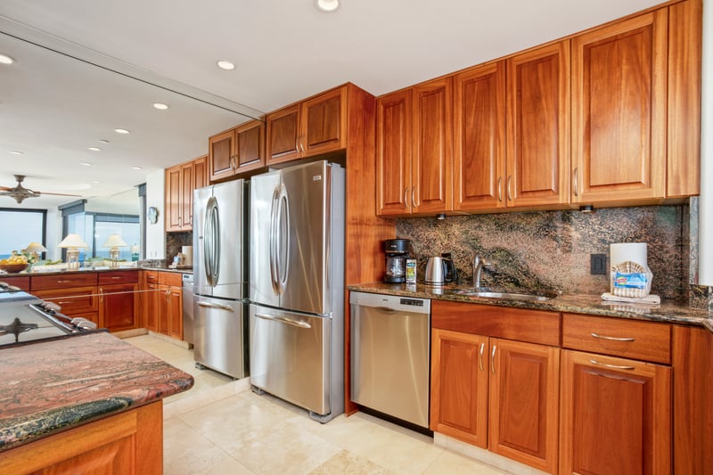 Sleek and modern with stainless steel appliances - perfect for family meals MAH-719