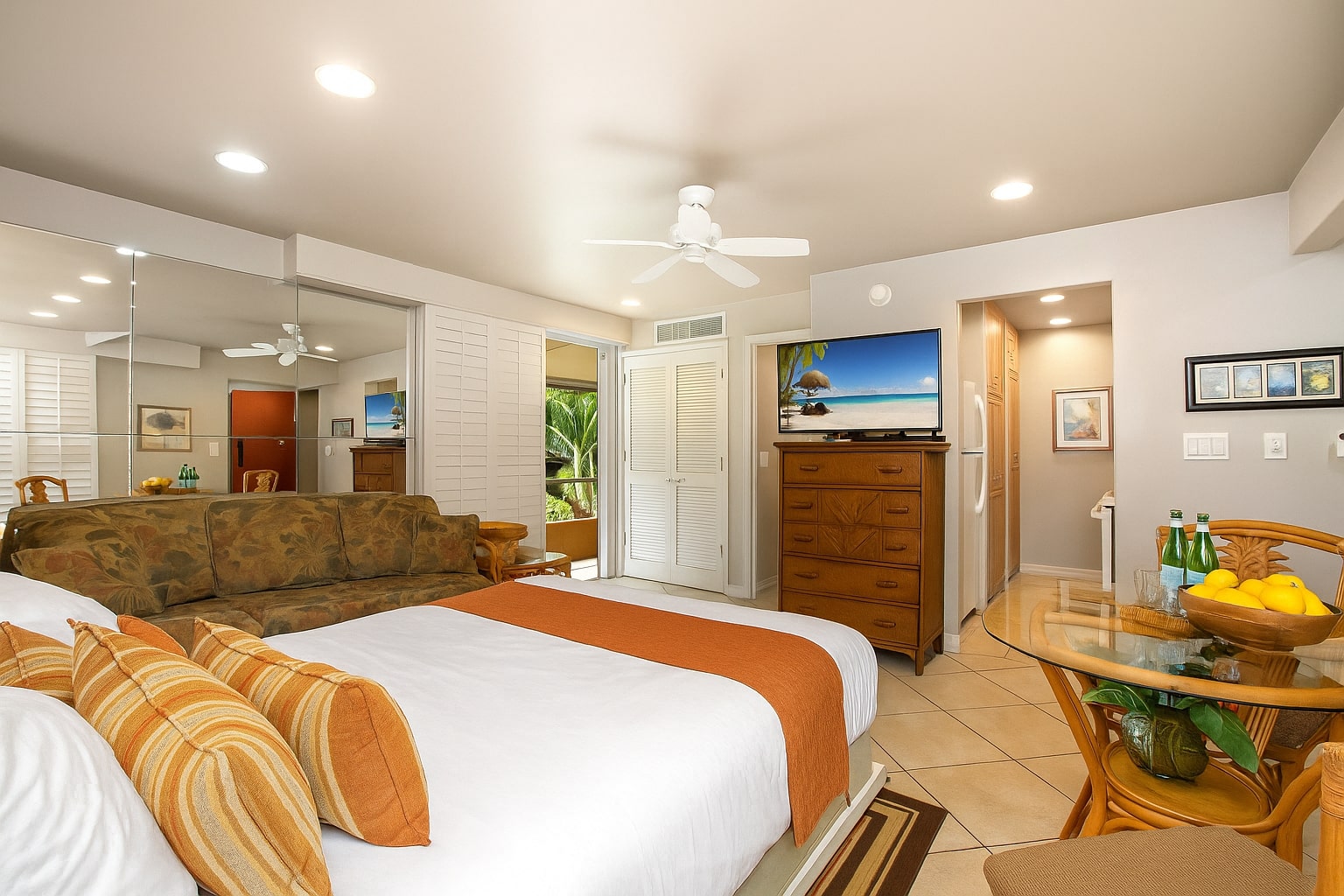Where island dreams meet mid-century magic—dine under a ceiling fan, sleep by warm wood, and wake to greenery MKV-B242