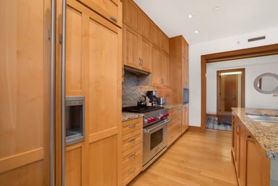Cabinets glow like toasted brioche while light pours in, making your smoothie feel like it’s starring in a film MON-6301