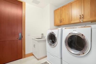 Whether you’re staying for a few days or a few weeks, this modern laundry setup offers comfort and convenience. MON-6301