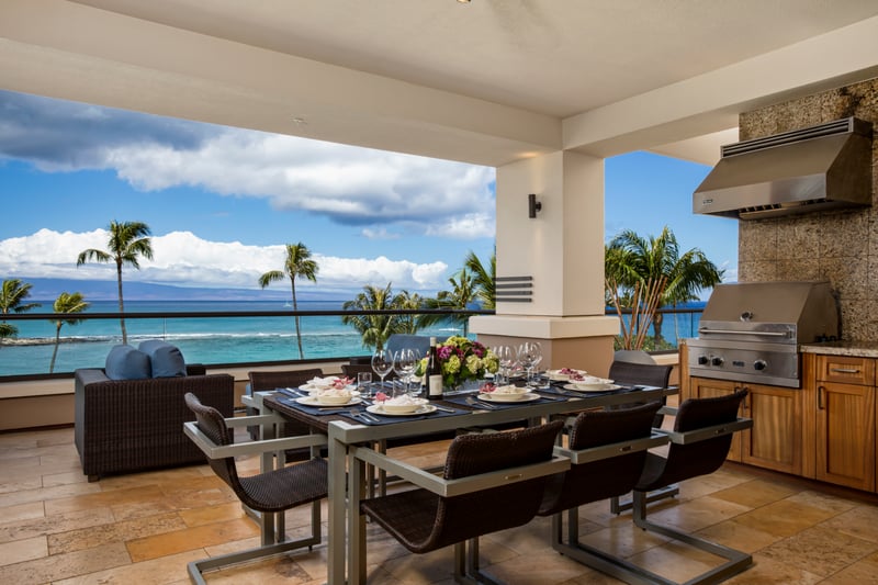 Gather for an island-inspired meal overlooking Maui’s sparkling waters MON-1303