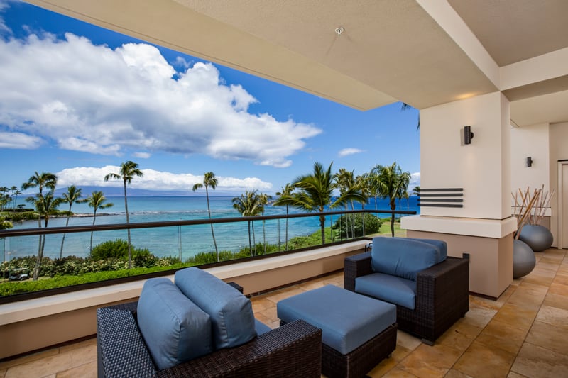 Lounge outdoors with panoramic ocean views and gentle Hawaiian breezes MON-1303