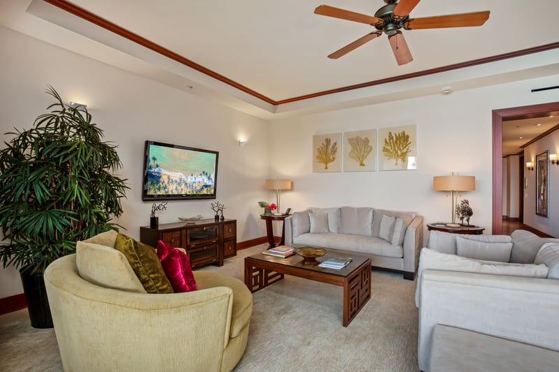 Comfortable seating and island decor make this living room a relaxing retreat MON-1303