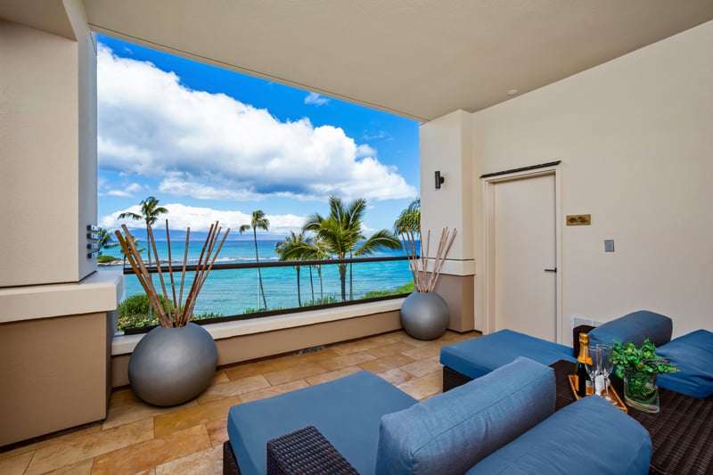 Feel the salty air from this stylish open-air seating area MON-1303