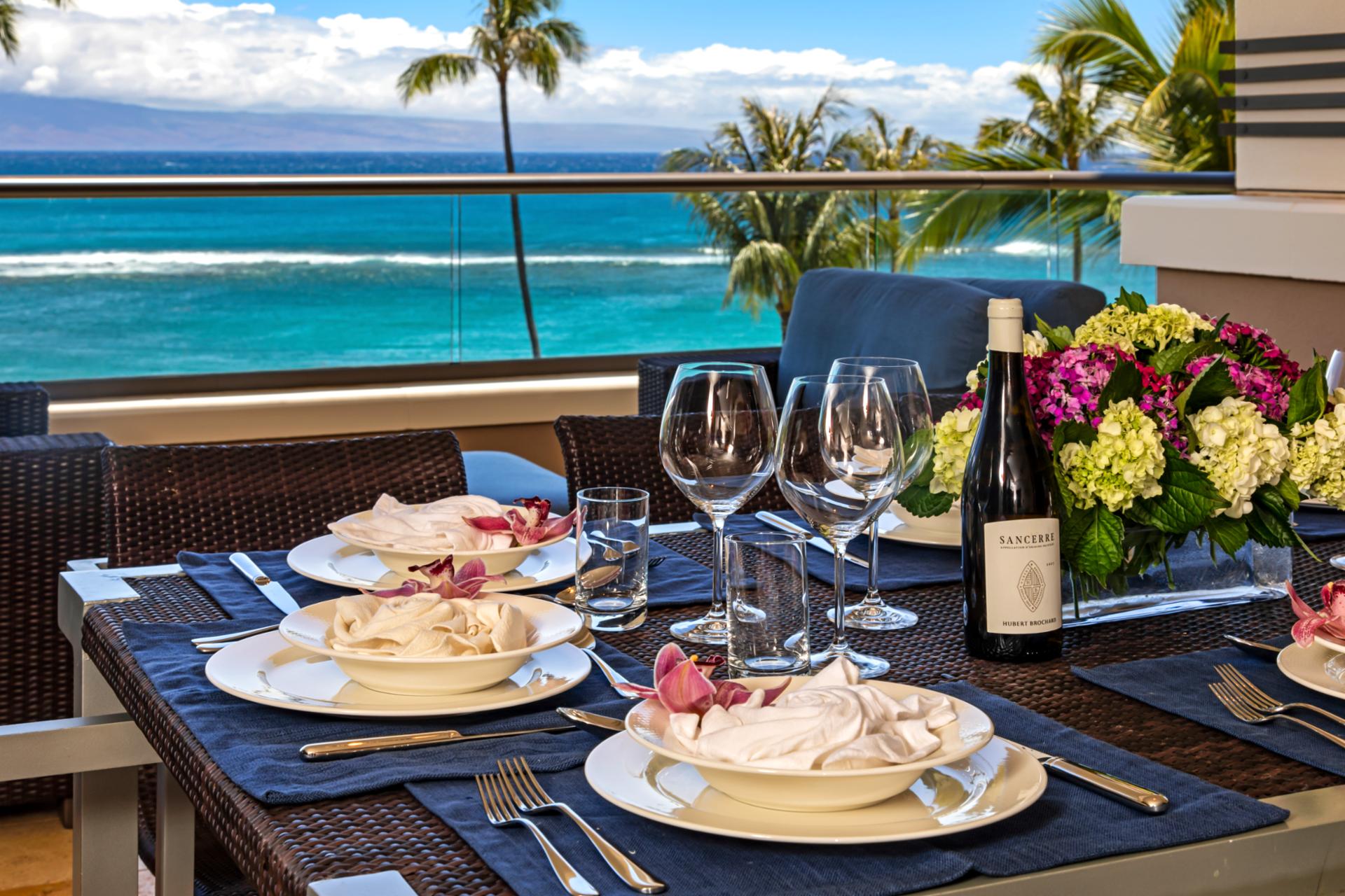 Elegant outdoor dining under the Hawaiian sky makes every meal memorable