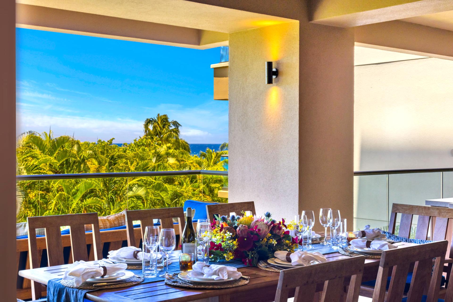 Dinner al fresco with a breathtaking Maui backdrop