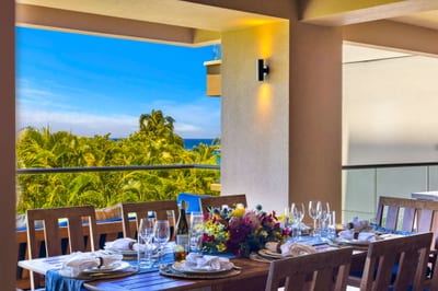 Dinner al fresco with a breathtaking Maui backdrop