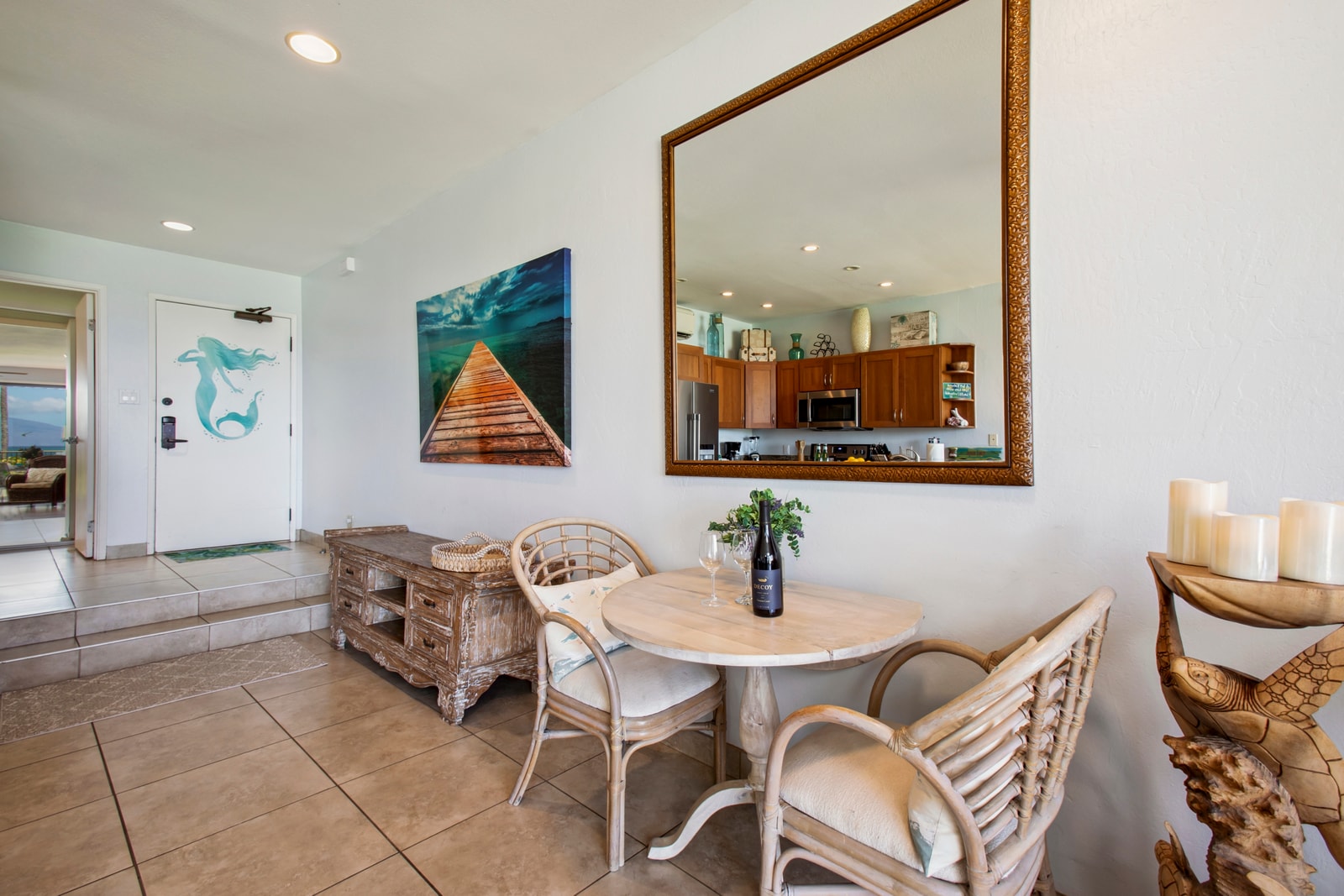 Open dining room with coastal charm and sunny atmosphere NAP-B13