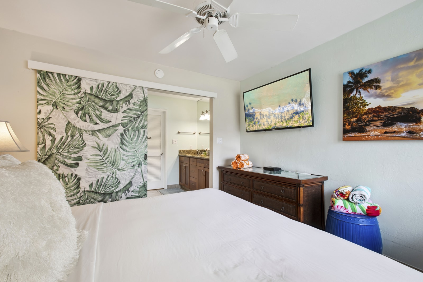 Spacious master suite with a cozy, island-inspired feel NAP-B13