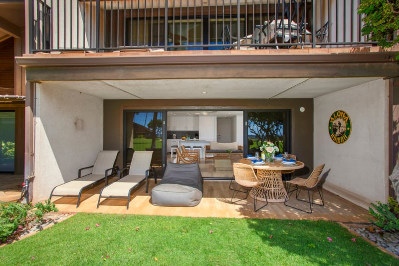 Decorated with aloha and kissed by the coast, this lanai turns ordinary meals into tropical ceremonies of joy