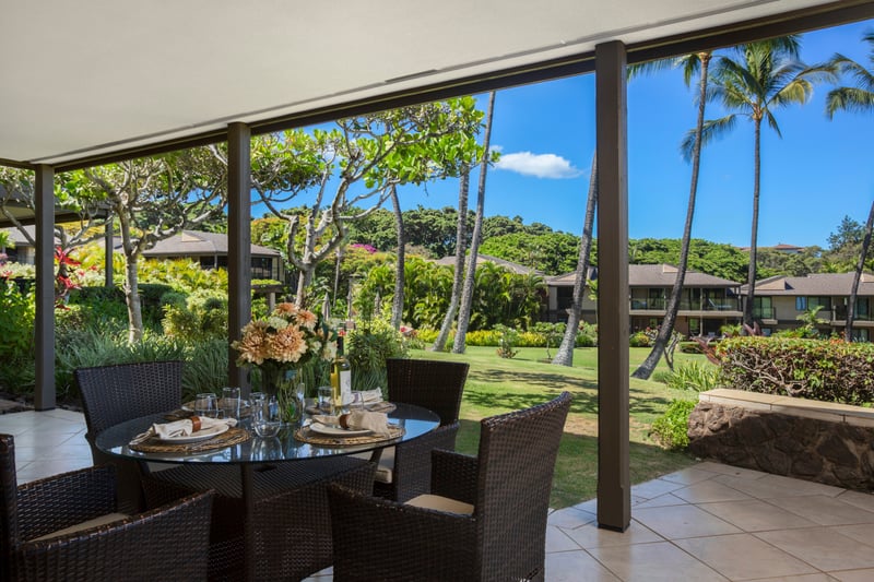 Dine beneath palm silhouettes with soft breezes as your background music and paradise as your centerpiece