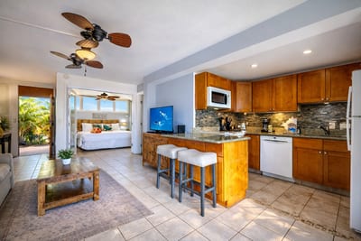 An efficient dining area is perfect for the quick bite before heading out to adventure around Hawaii