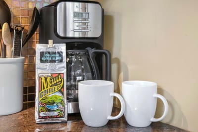Brewed fresh: Maui coffee, mugs ready, morning bliss begins now. HKH-114