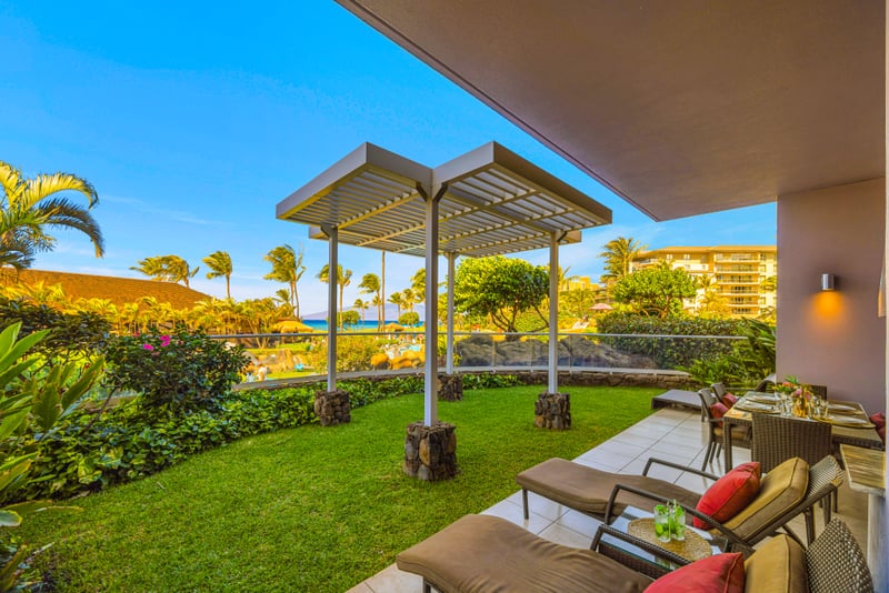 Outdoor BBQ kitchen at Honua Kai HKH-150 — Viking grill, stainless hood, and granite prep counter