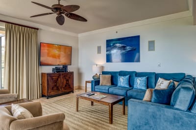Relax in style with room for everyone to gather HKH-201