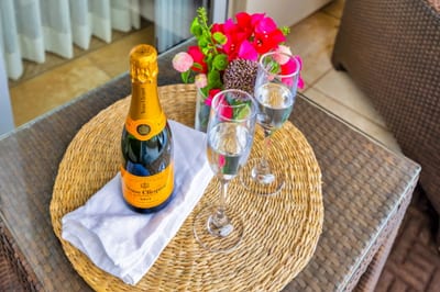Enjoy chilled drinks with a view—this inviting lanai is ideal for slow mornings or early evening toasts.