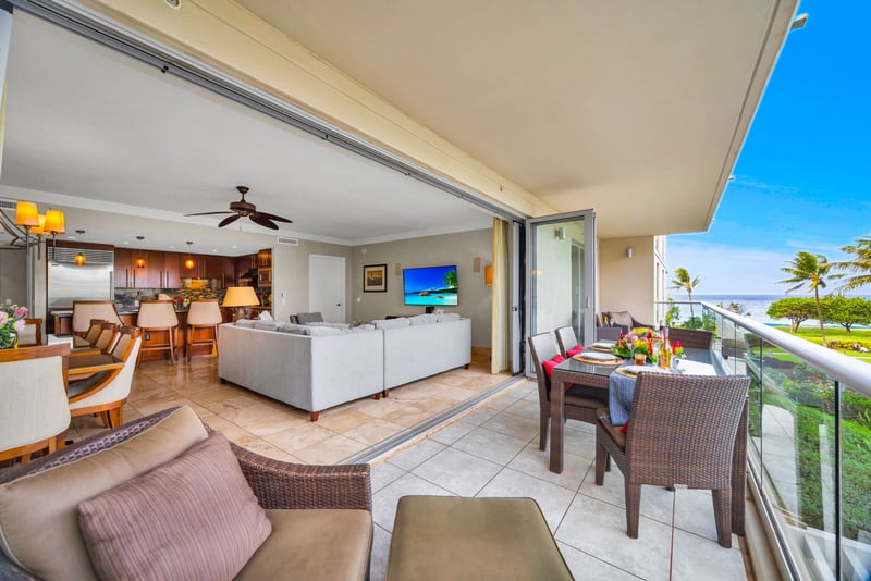 Seamless indoor-outdoor dining with views—perfect for casual meals or evening gatherings.