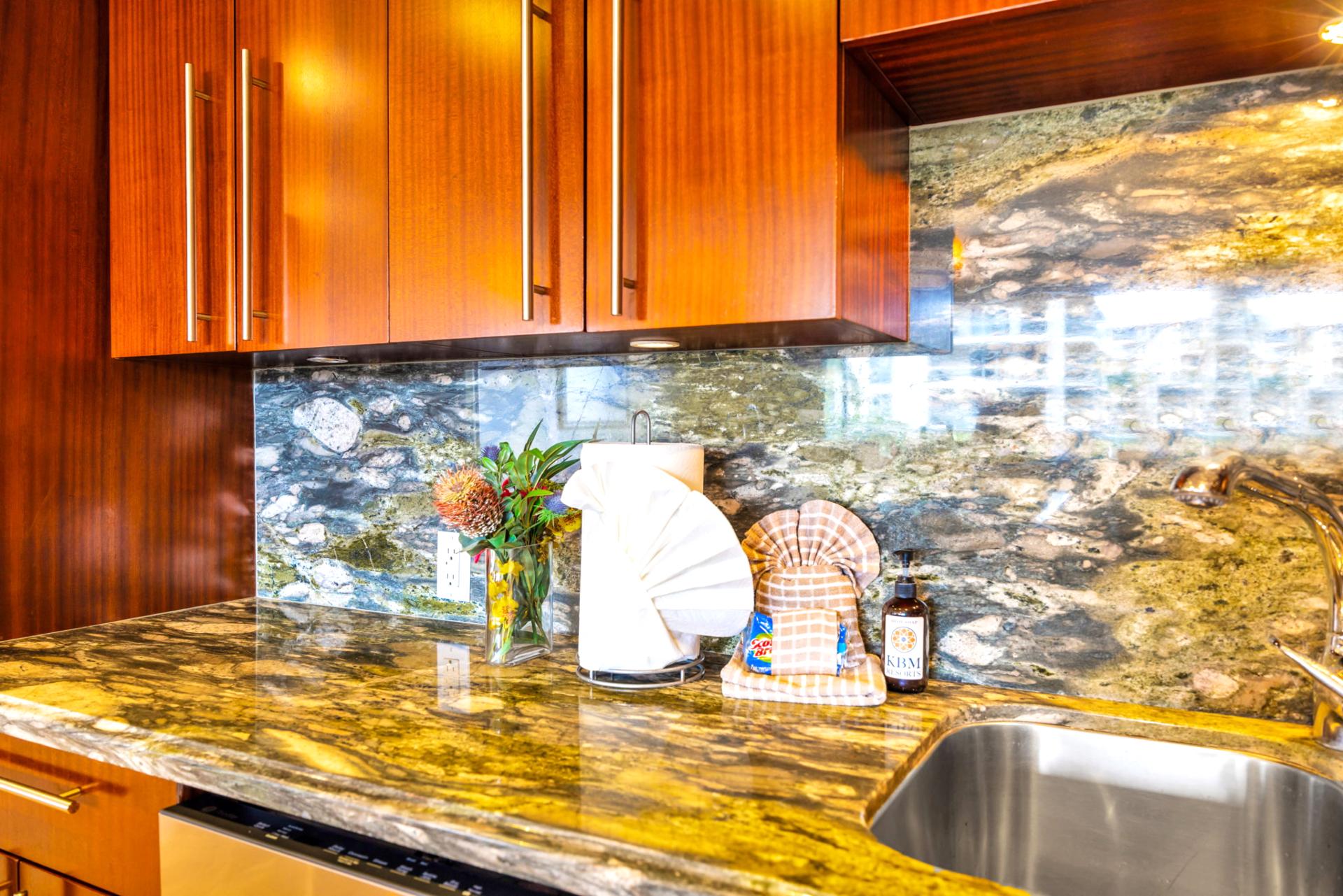 Bright, efficient layout with stylish backsplash and under-cabinet lighting. HKH-203