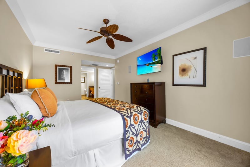 Your guests can unwind in comfort with Smart TV entertainment and plush bedding in this tranquil suite.