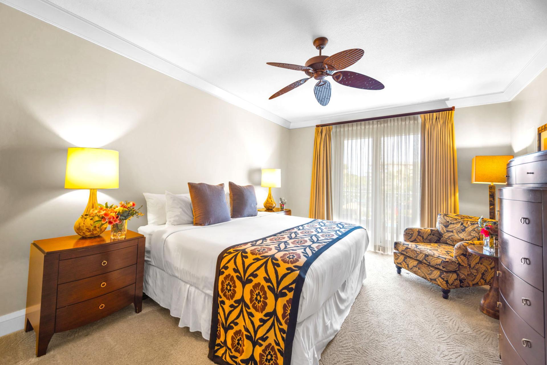 Guest bedroom with split King configuration, which can be either a King Bed or two Twin Beds - ideal for families or friends. HKH-203