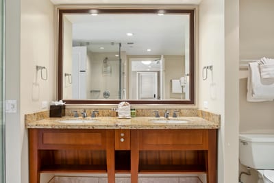 Sparkling clean bathroom, a private spa experience awaits! HKH-216