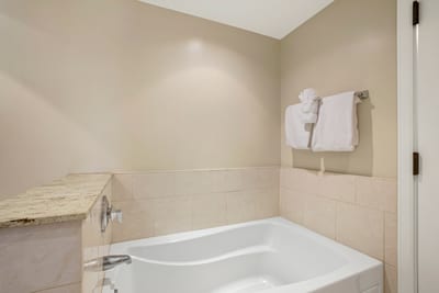 Sparkling clean bathroom, a private spa experience awaits! HKH-216