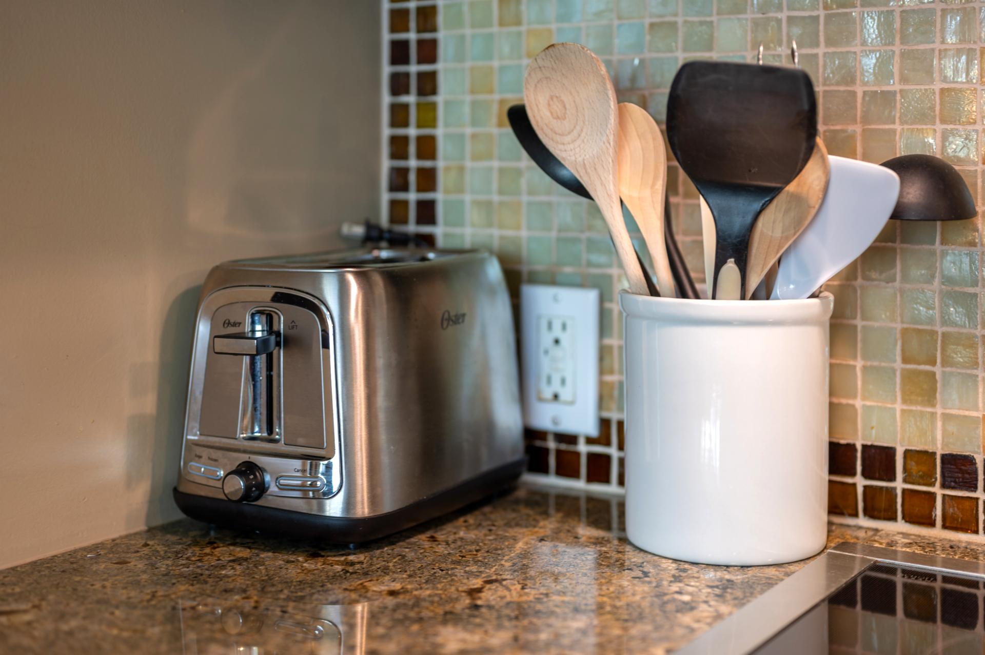 Toaster and blender ready for quick breakfasts or tropical smoothies on your schedule.