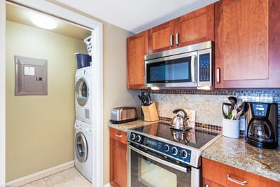 Refined design meets everyday ease in this stunning kitchen hub HKH-318
