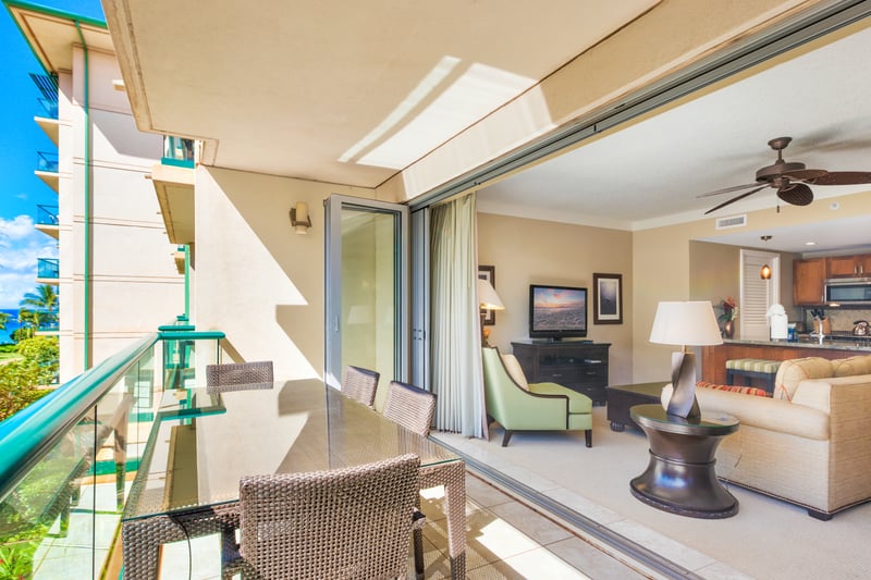 Indoor comfort meets outdoor elegance with seamless lanai access HKH-318