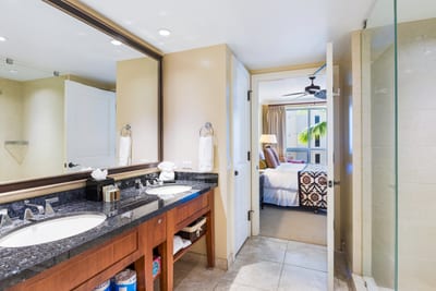 Double vanities and a walk-in shower—because comfort should be effortless HKH-318