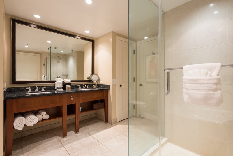 Dual sinks - ample counter space    