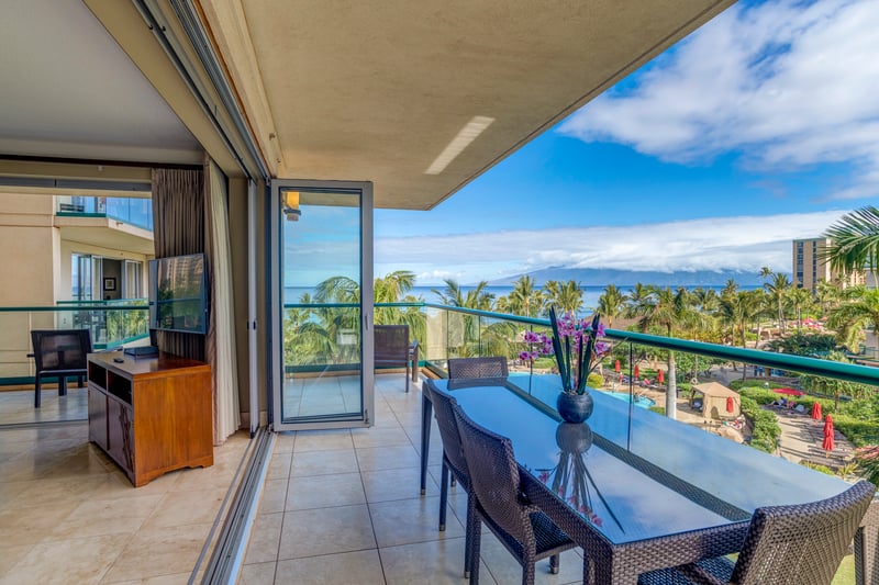 Spacious outdoor living with postcard-perfect island beauty HKH-409